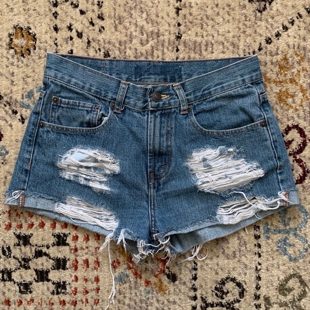 LEVIS MID RISE SHORTS